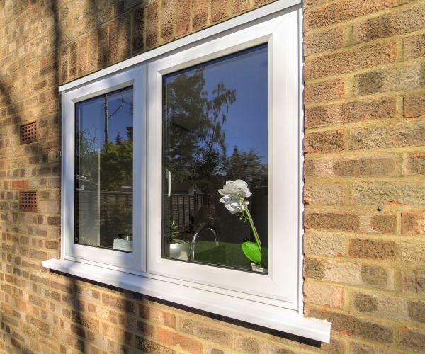 Bevelled window with concealed vents